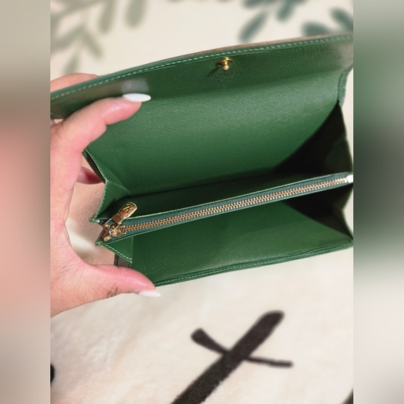 💯 Authentic Vintage Louis Vuitton Epi Sarah Wallet (Green) - Picture 4 of 16